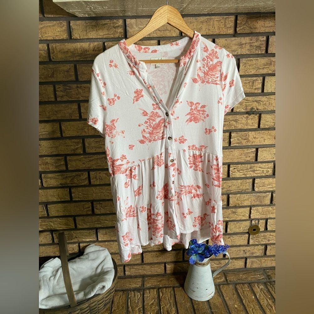 ‎White wonderly button down women’s blouse
